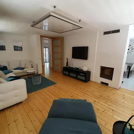 منزل للإقامة #3 With Double Bed In A With Nice Pool