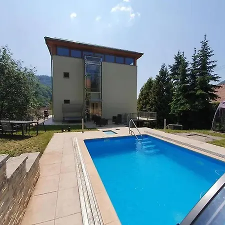 #3 With Double Bed In A With Nice Pool Vanov